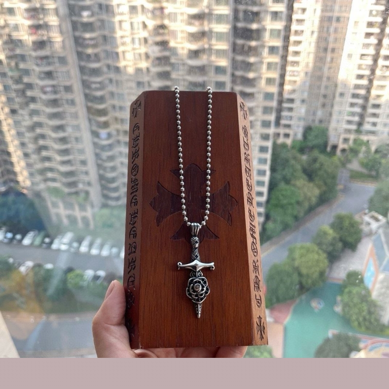 Ch**me He**ts necklaces